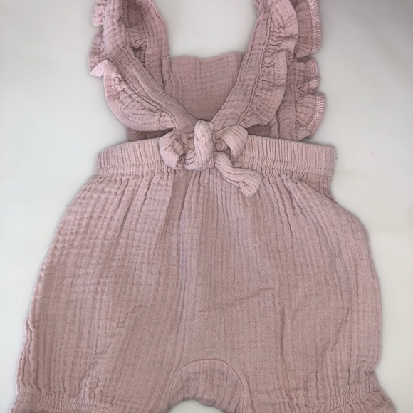 Pink romper - Picture 2 of 2